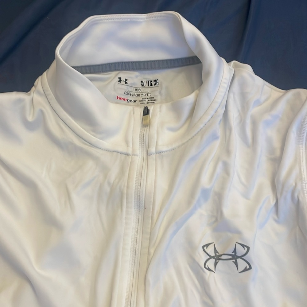 Men’s xl under armor sports shirt